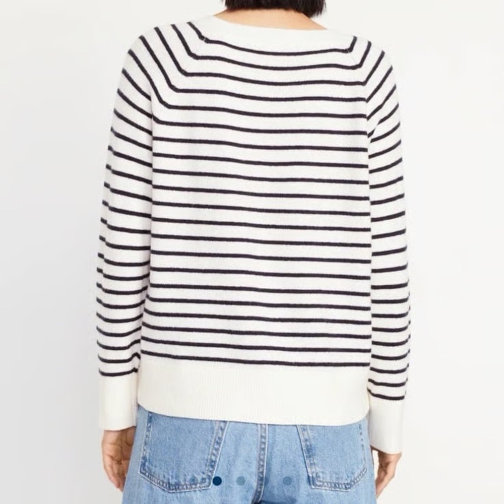 Old Navy SoSoft V-Neck Loose Fit Sweater NWT Medium Tall - Picture 2 of 6